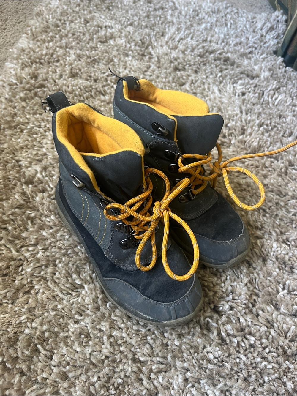 GAP Thinsulate Black and Yellow Kids Hiking Boots size 1 little boy